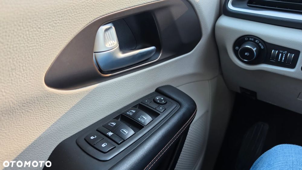 Chrysler Pacifica - 24