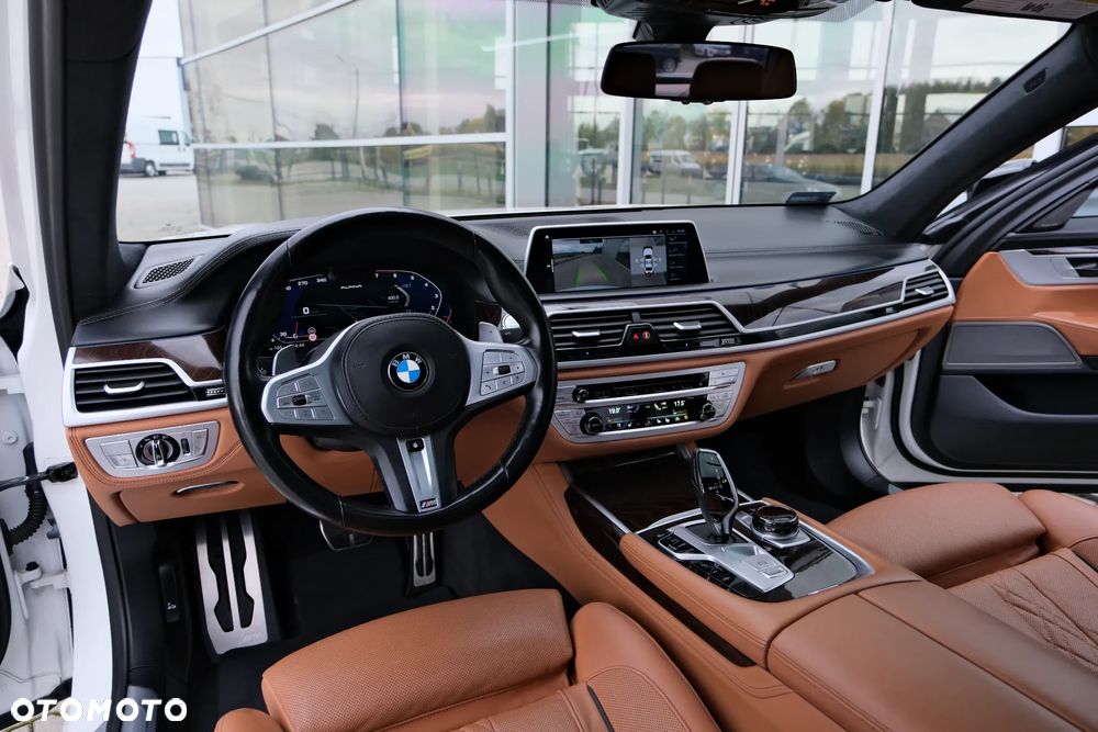 BMW Seria 7 750i xDrive sport - 28