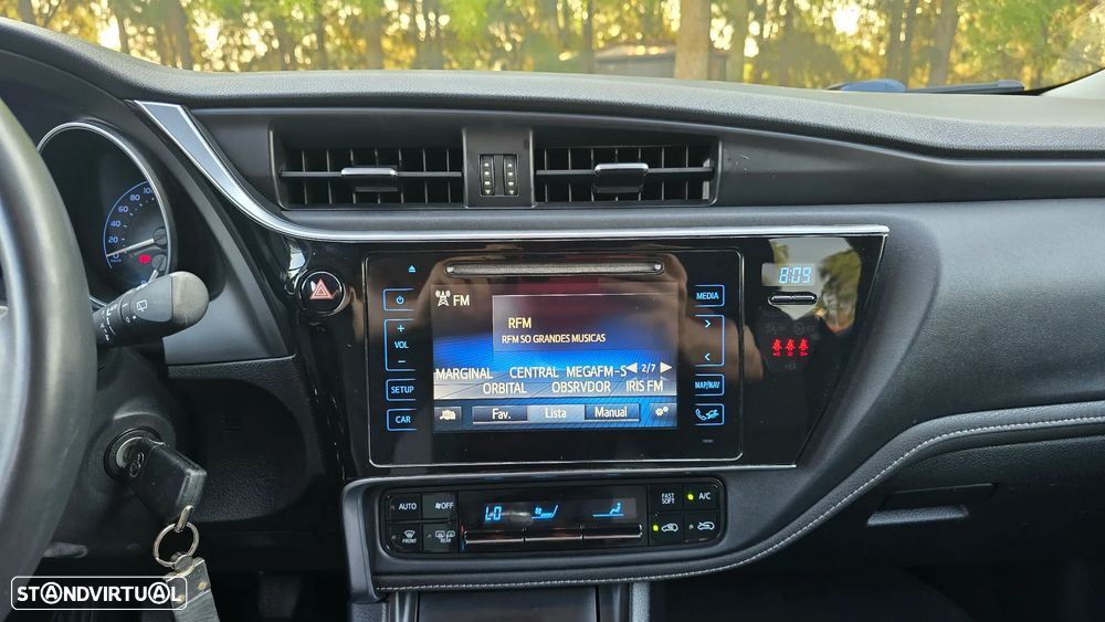 Toyota Auris 1.2T Comfort+Pack Techno +P.Sport — fotografia 42