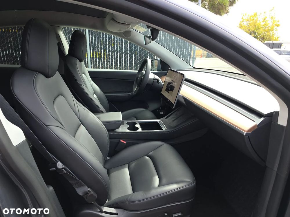 Tesla Y 83.1kWh Long Range AWD - 9