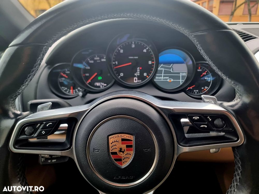 Porsche Cayenne 3.0 L - 11