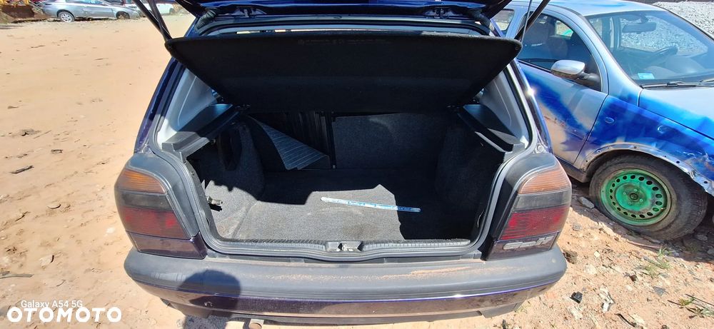 Volkswagen Golf Mk3 1.6 Benzyna Cały  Na Części - 11