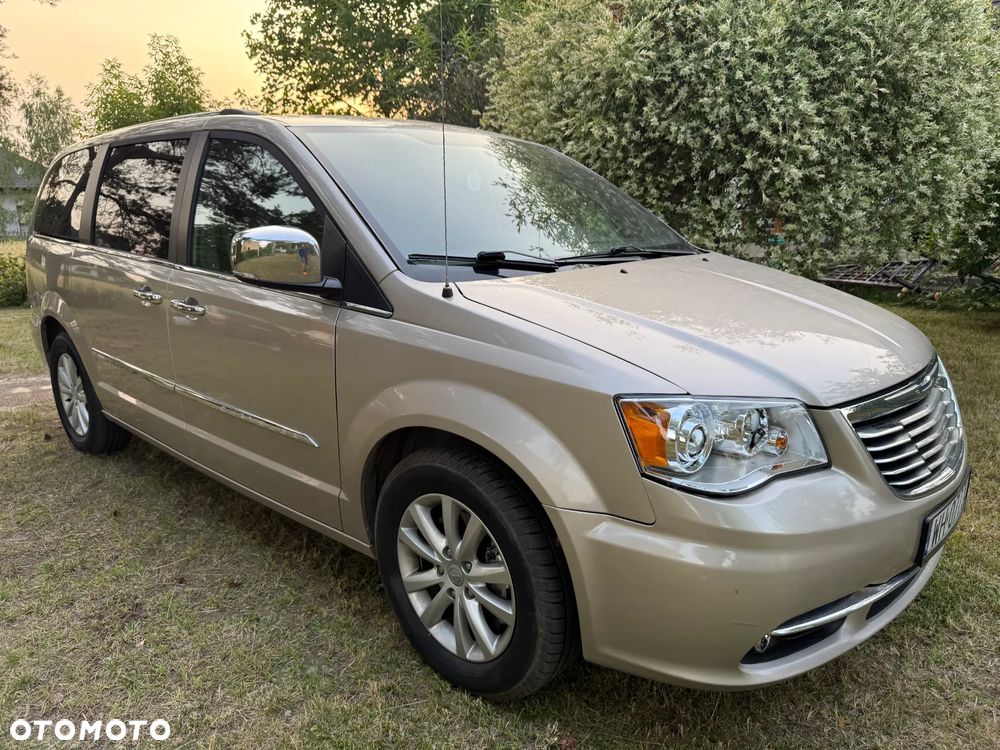 Chrysler Town & Country 3.6 Limited - 8