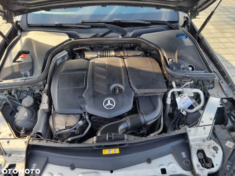 Mercedes-Benz Klasa E 220 d 4-Matic 9G-TRONIC - 22
