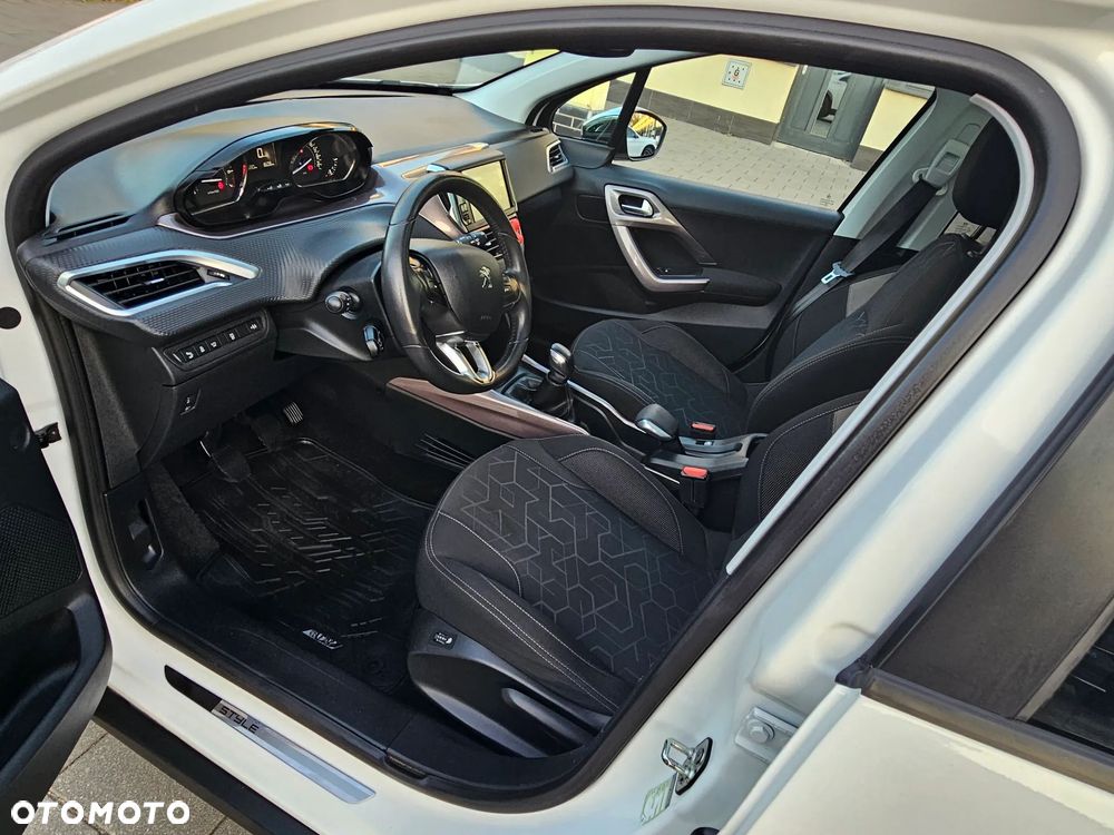 Peugeot 2008 1.2 Pure Tech Style S&S - 7