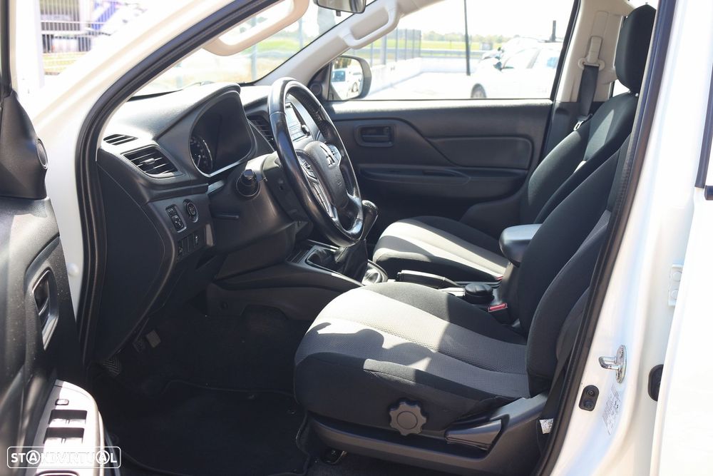 Mitsubishi L200 2.3 DI-D Space Cab Invite Strakar Look 4WD - 36