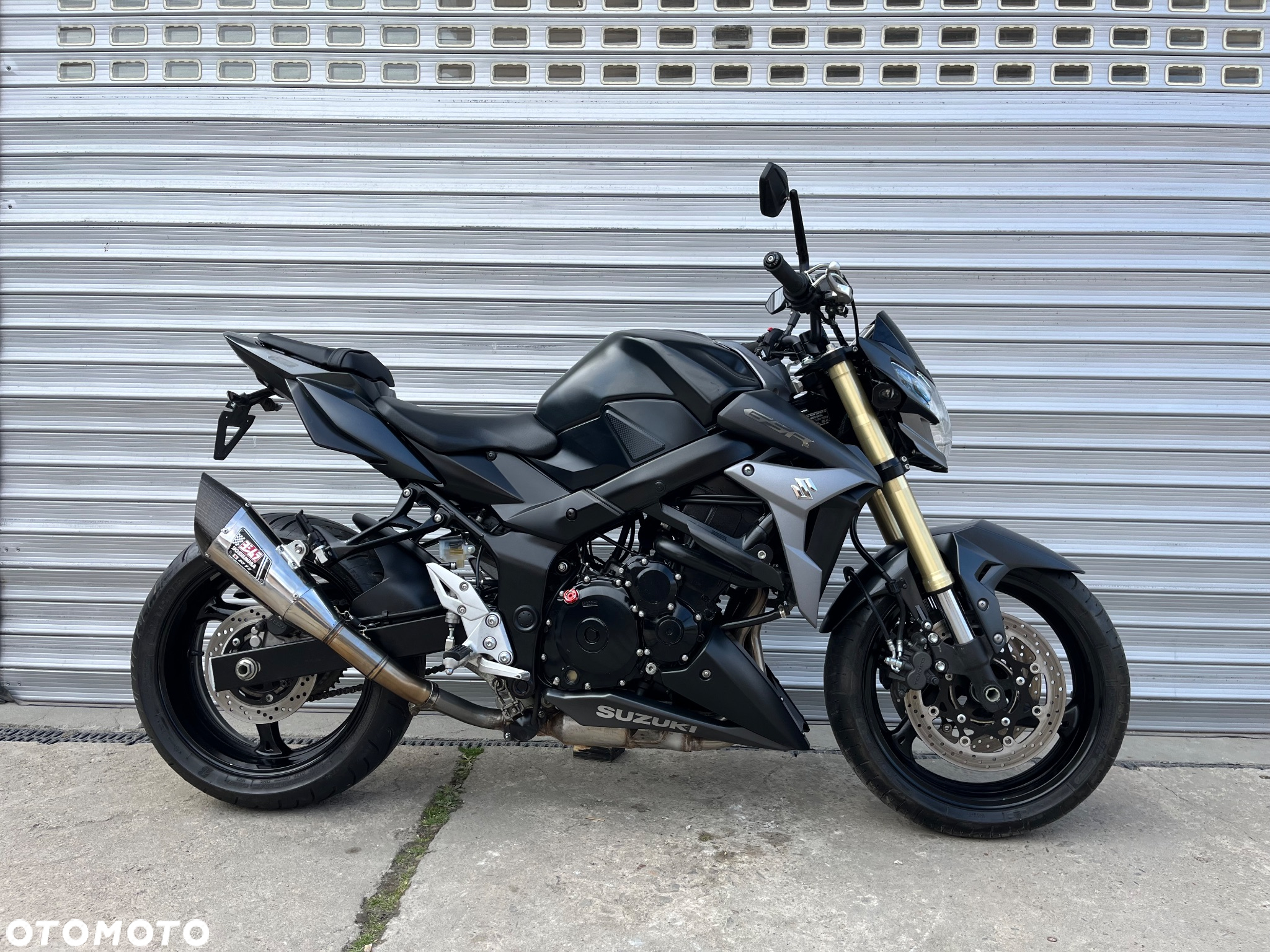 Suzuki GSR - 38