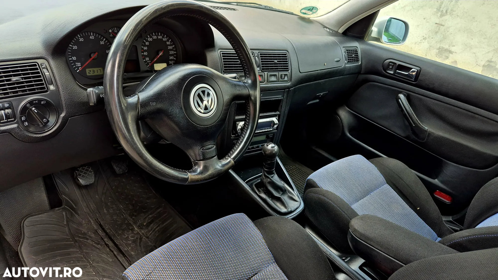 Volkswagen Golf 1.6 - 9