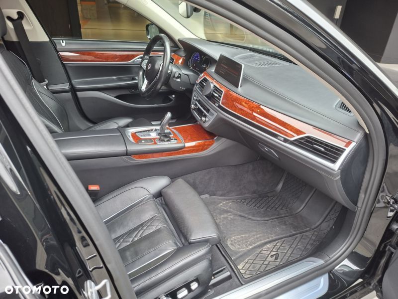 BMW-ALPINA B7 Biturbo - 23