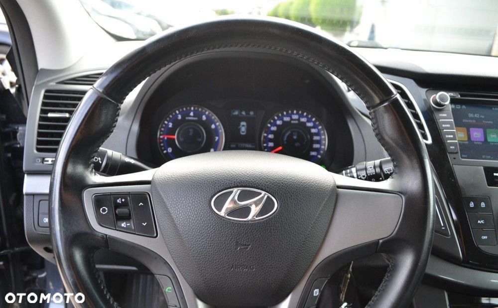 Hyundai i40 Kombi blue 1.6 Trend - 26