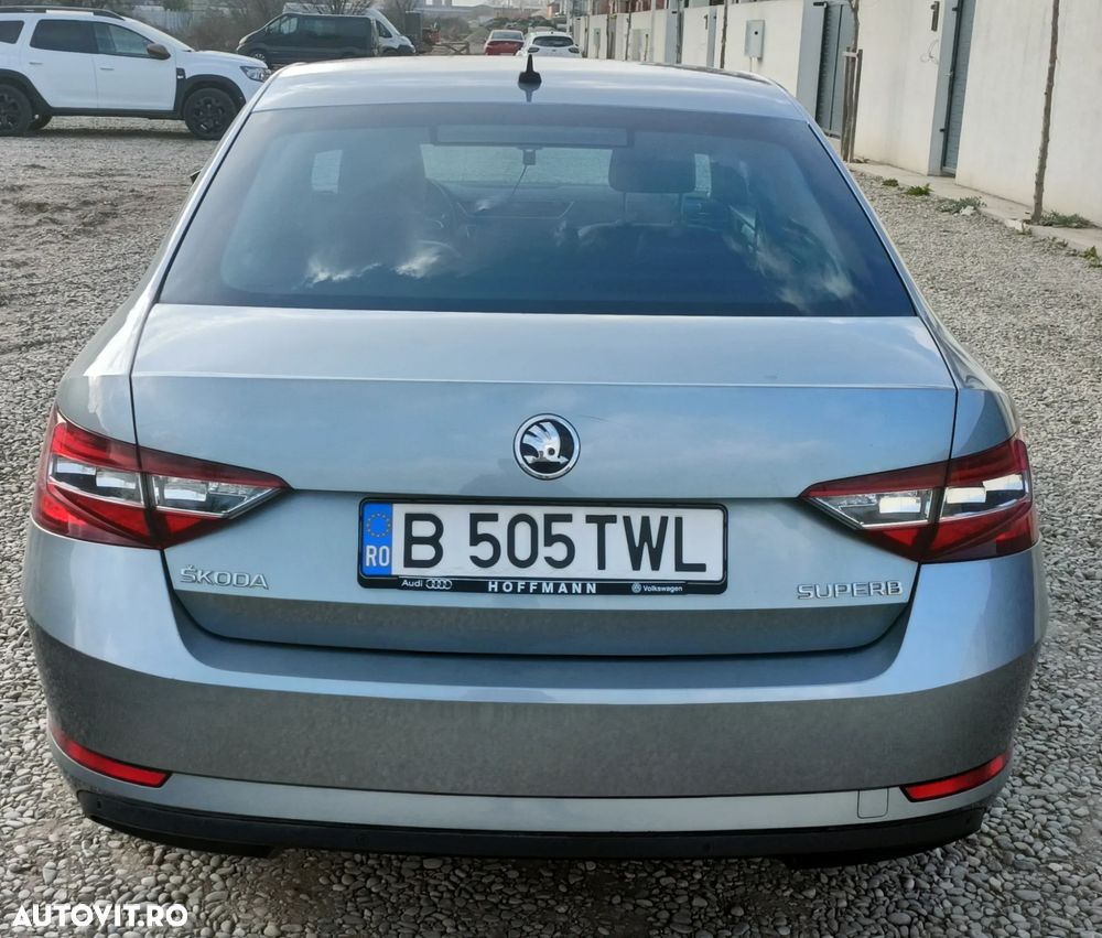 Skoda Superb 2.0 TDI DSG Style - 4