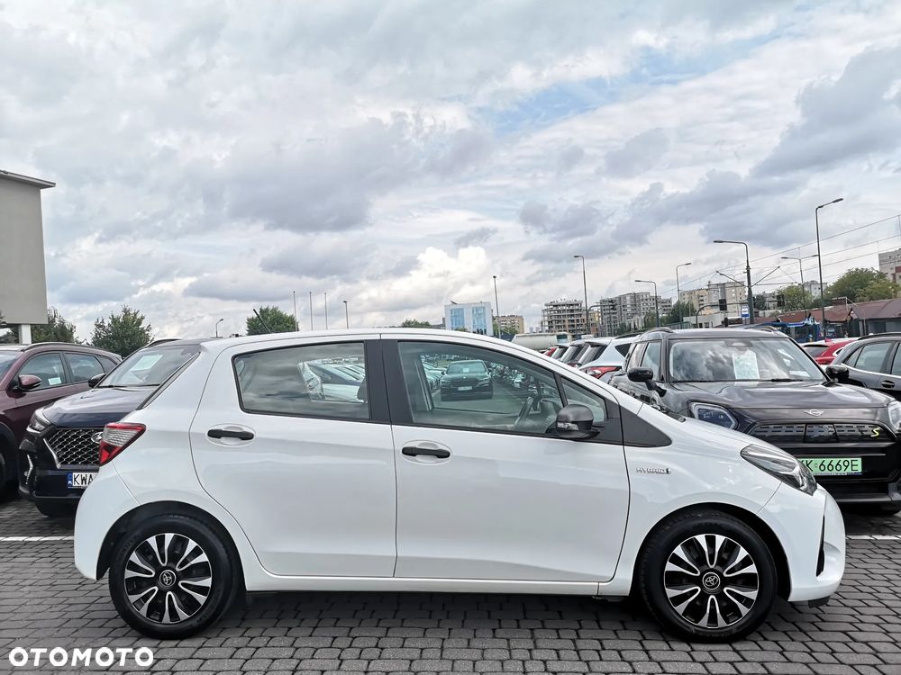 Toyota Yaris Hybrid 100 Sol - 6