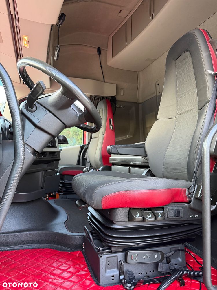 Volvo FH 500 XXL TELEWIZOR / KSENONY / FULL SPOJLERY / LAKIER METALIK / DŁUGA RAMA AKUMULATORY Z TYŁU / LAMPY LED / NAJWIĘKSZA KABINA XXL z TV / 2017 ROK !! - 26