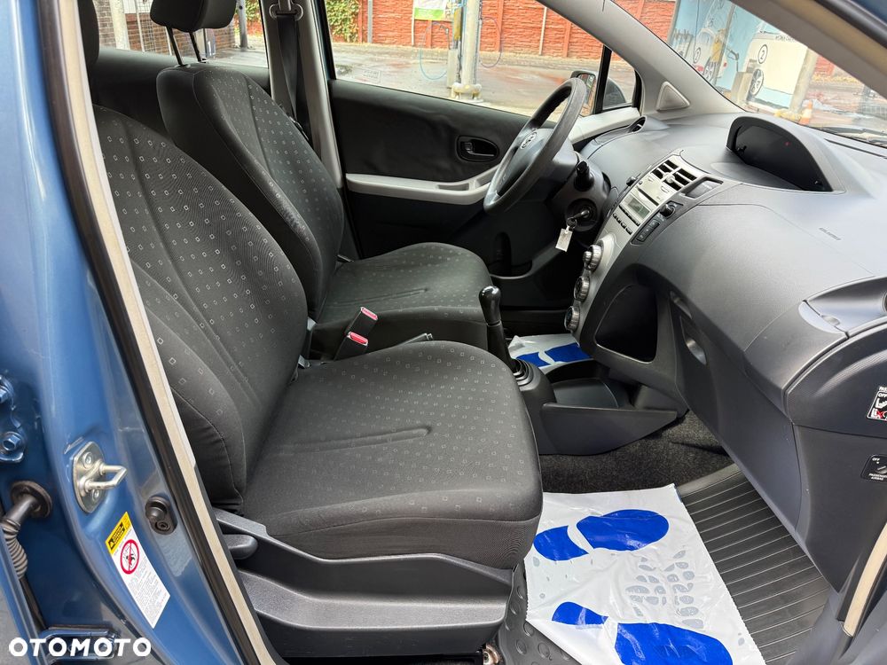 Toyota Yaris 1.3 Luna - 16