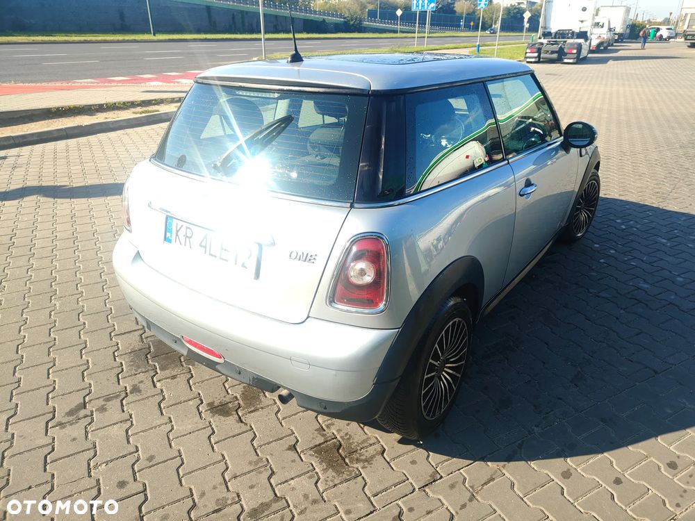 Mini One 2009 photo 4
