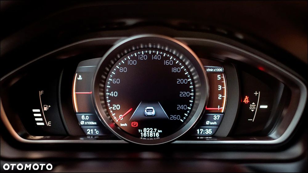 Volvo V40 D3 Summum - 18