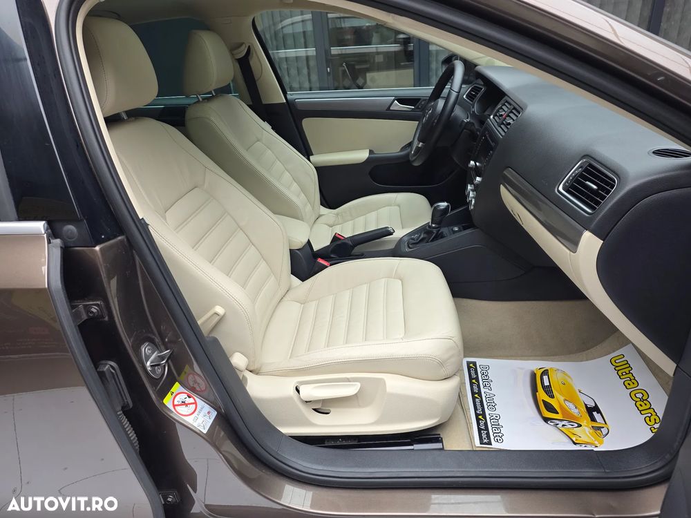 Volkswagen Jetta 2.0 TDI DSG Highline - 11