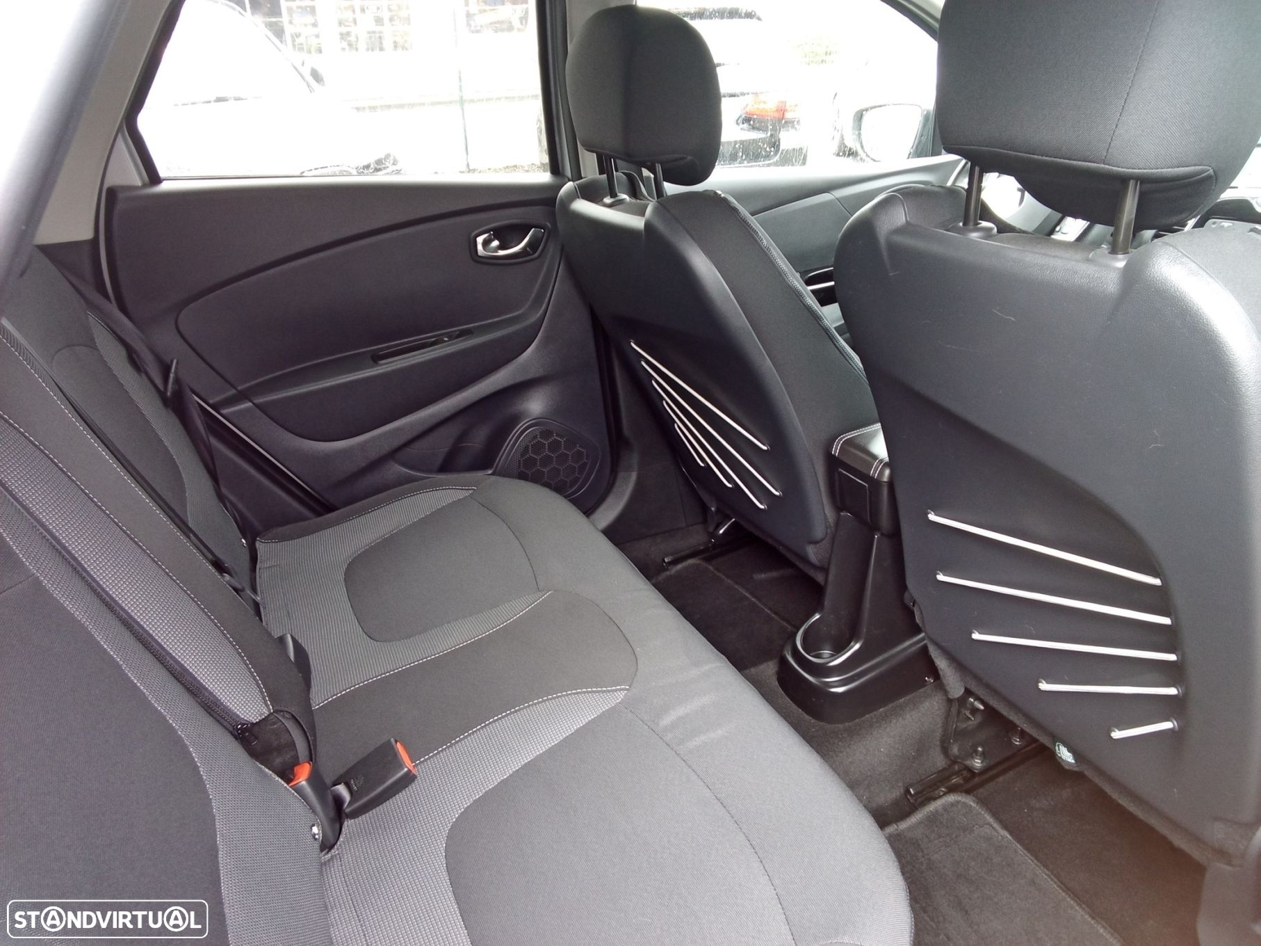 Renault Captur 1.5 dCi - 23