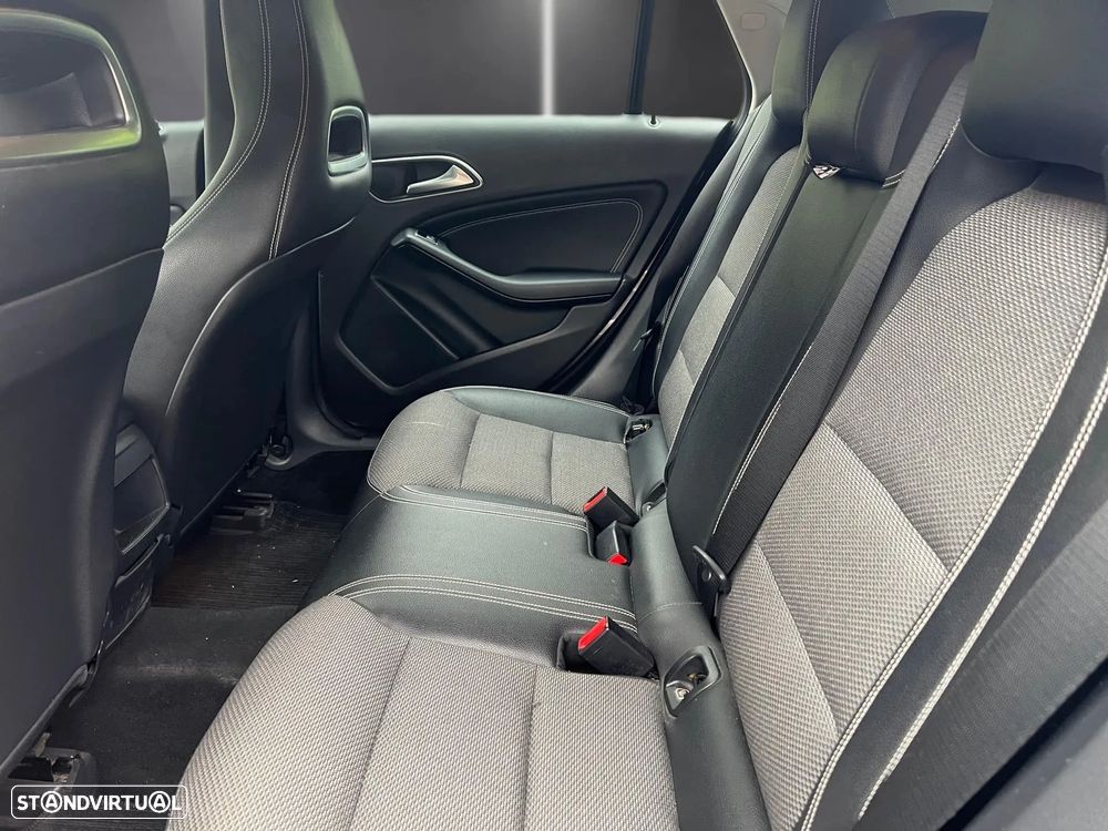 Mercedes-Benz CLA 180 - 6