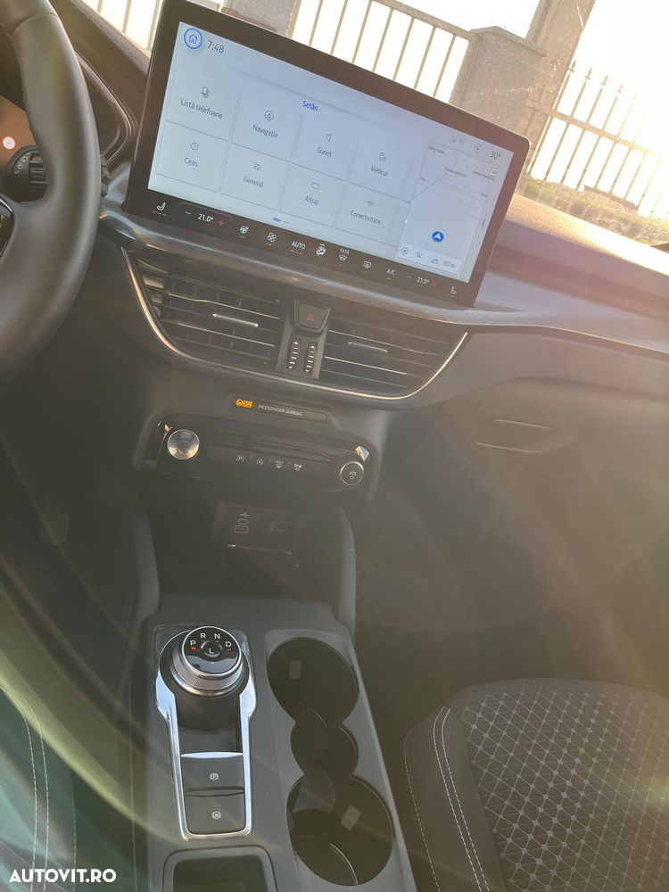 FORD Kuga 2024 — imagine 3