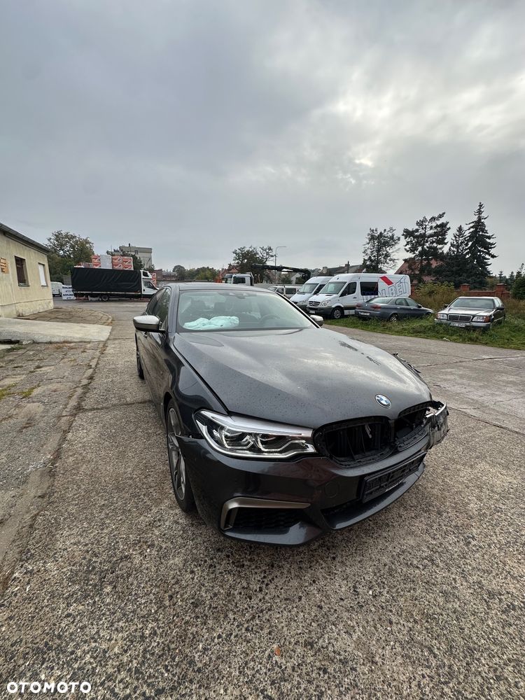 BMW Seria 5 M550i xDrive sport - 18