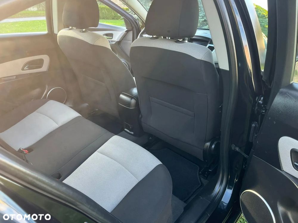 Chevrolet Cruze 1.6 LS - 17