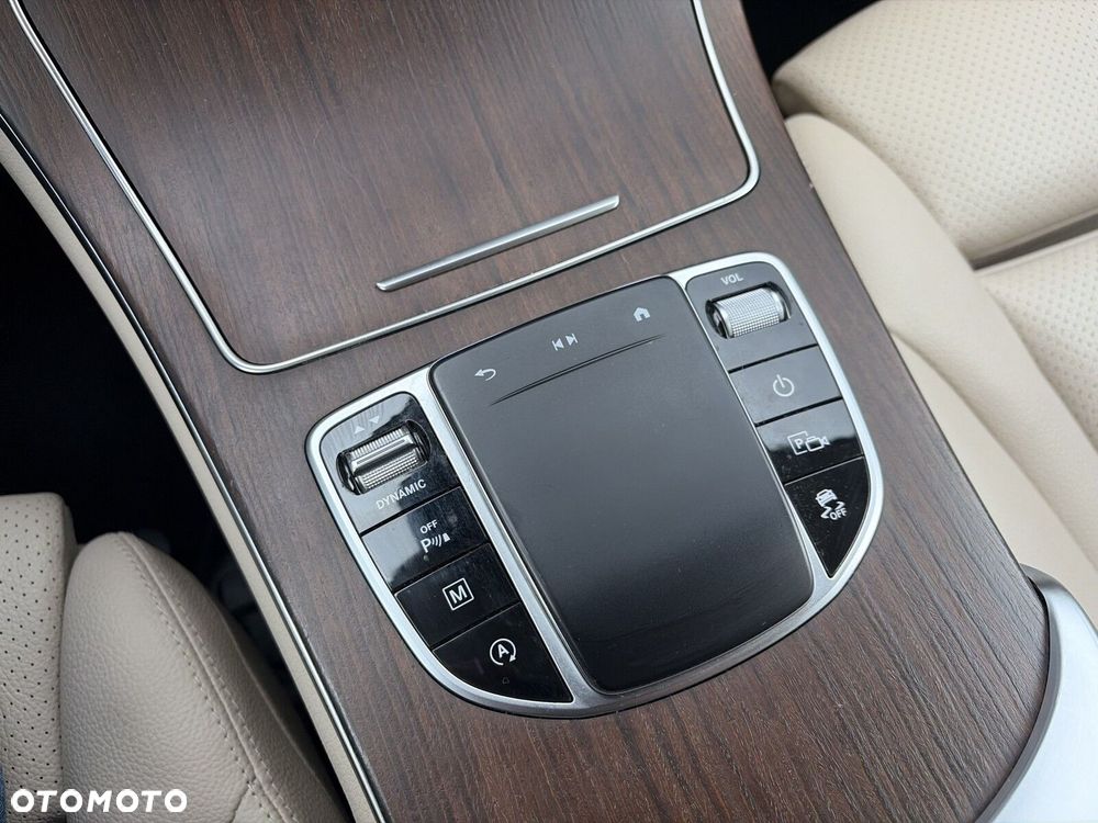 Mercedes-Benz GLC - 26