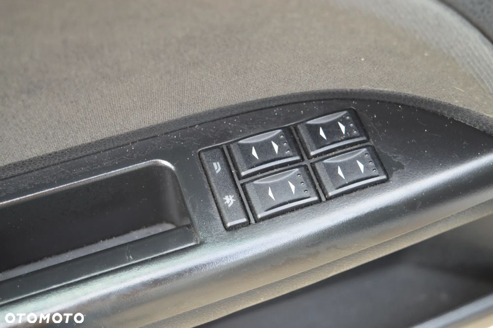 Ford Mondeo 1.8 Ghia X - 19