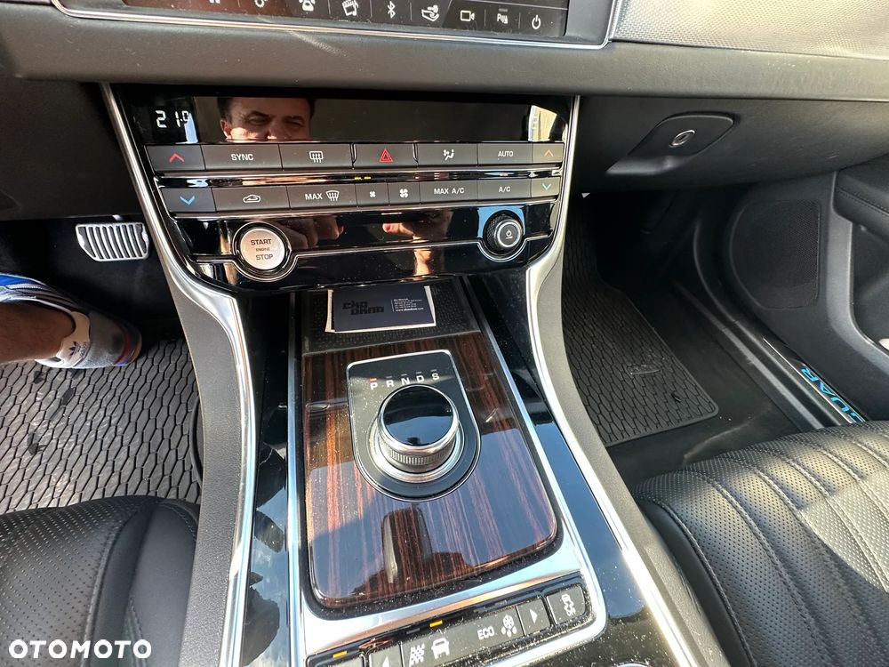 Jaguar XF 2.0 i4D AWD Portfolio - 9