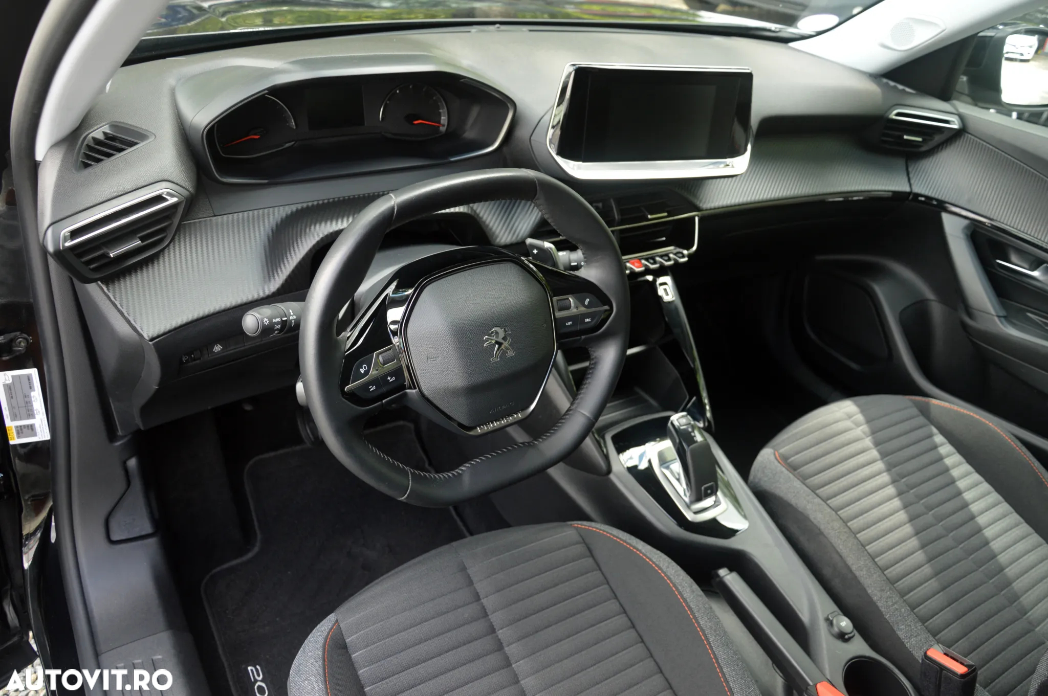 Peugeot 2008 PureTech 130 EAT8 Allure - 24
