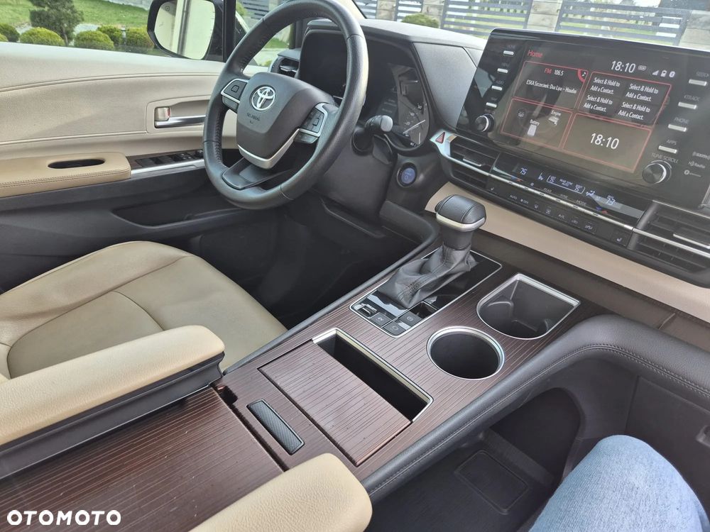 Toyota Sienna - 11
