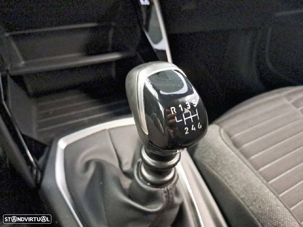 Peugeot 2008 1.2 PureTech Active - 21