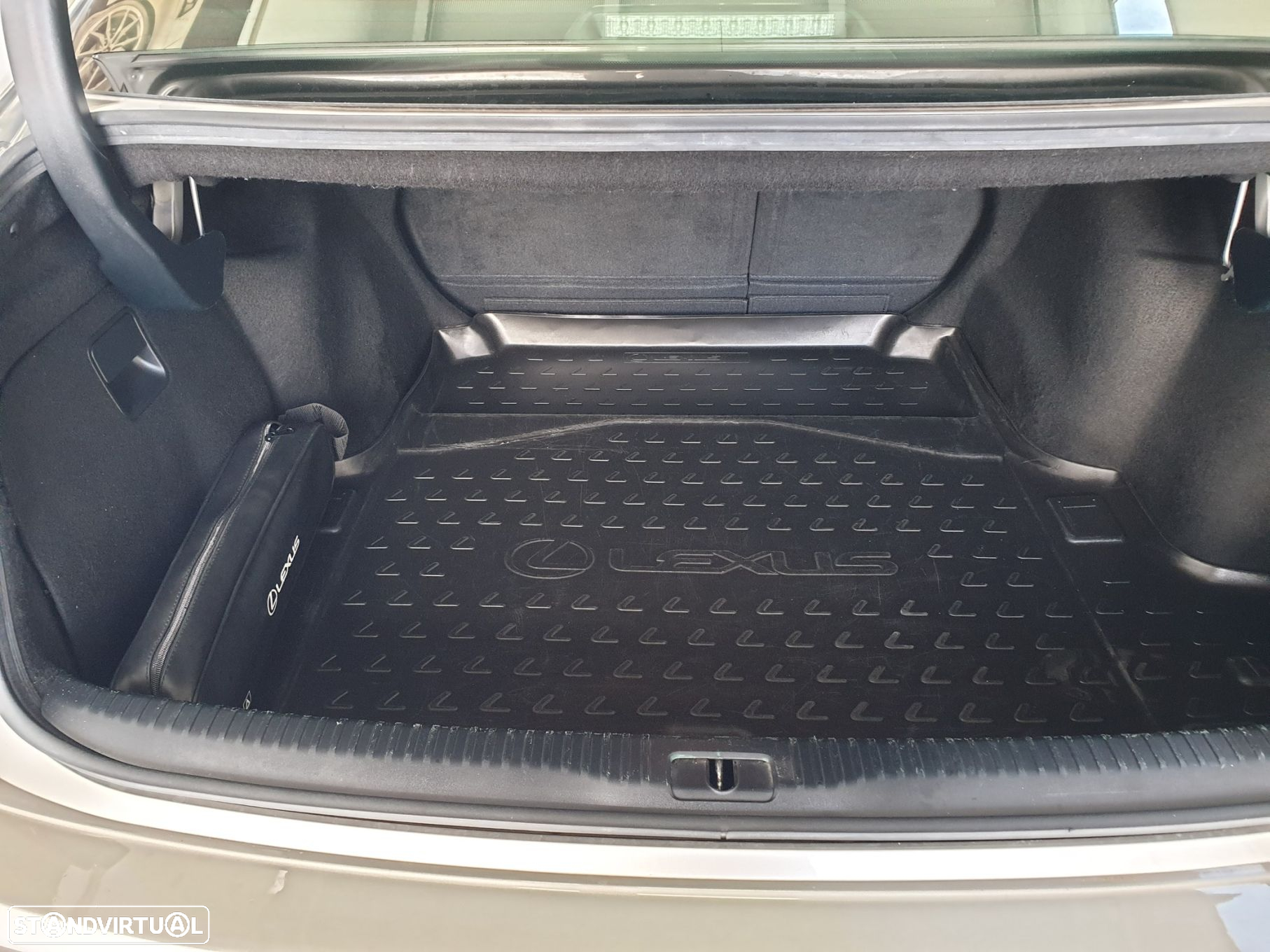 Lexus IS 300H Sport Edition - 28