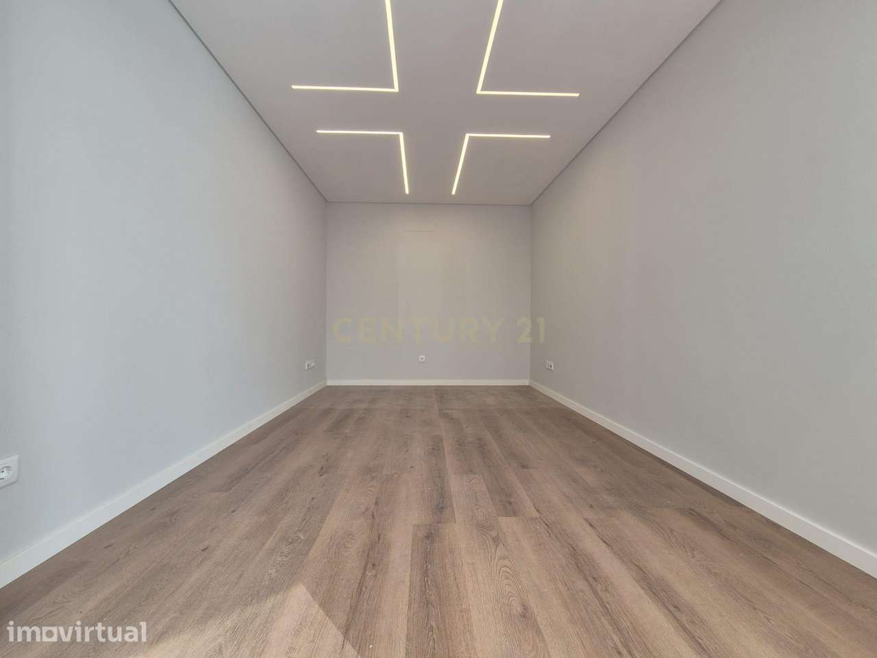 Excelente T1 completamente remodelado com um terraço de 44,2m2 em préd - Grande imagem: 5/18