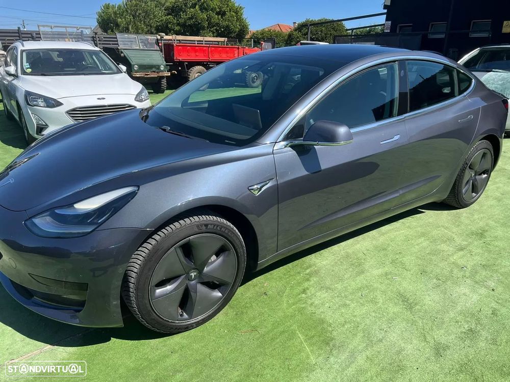 Tesla Model 3 - 3