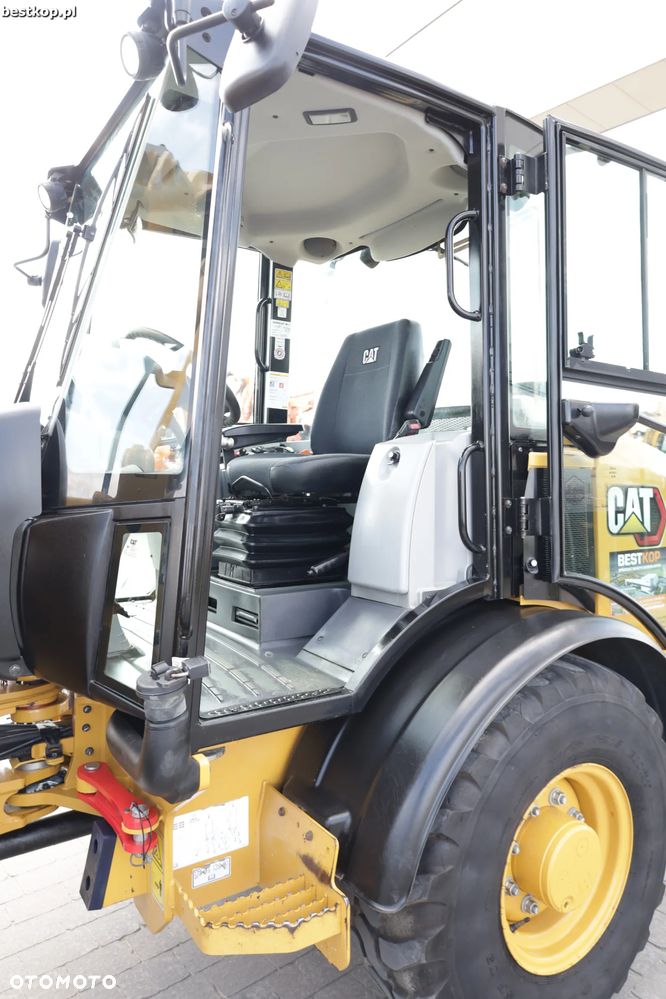 Caterpillar CAT 906M - 28