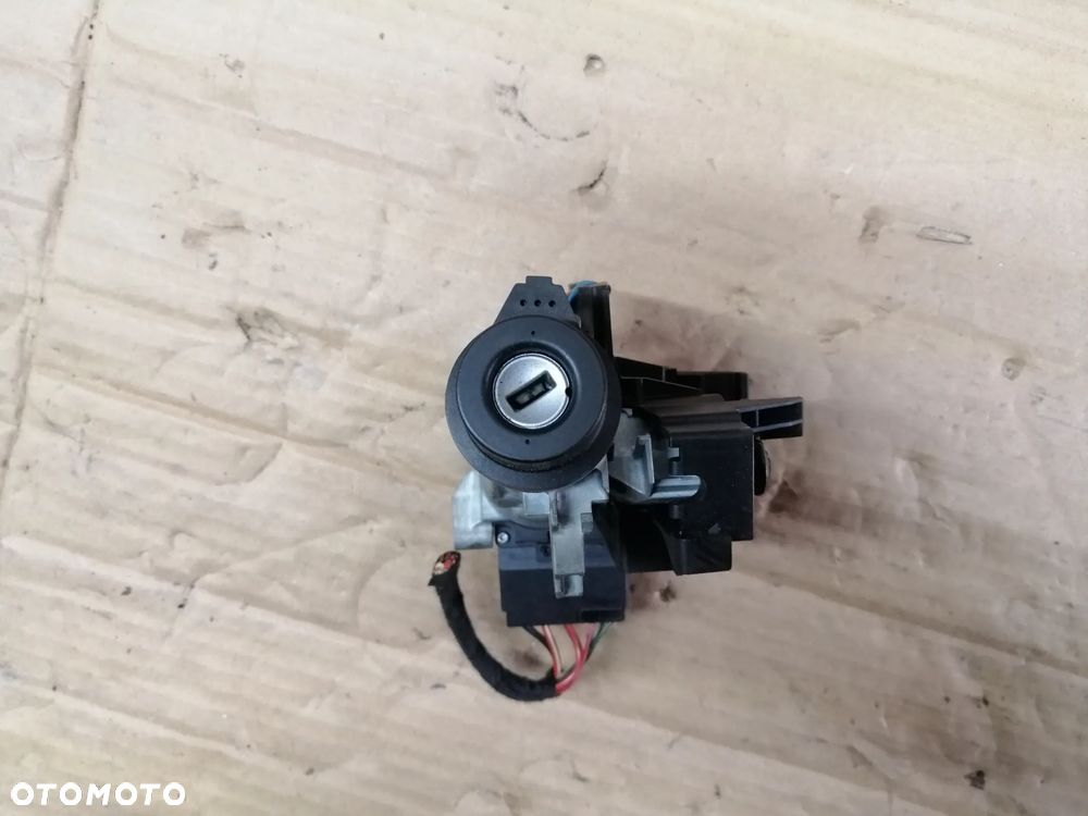 Skoda Rapid 1.2 86KM CBZ CBZA CBZG zestaw startowy komputer Continental 03F906070HA 5WP44882 stacyjka immo moduły licznik i inne - 19