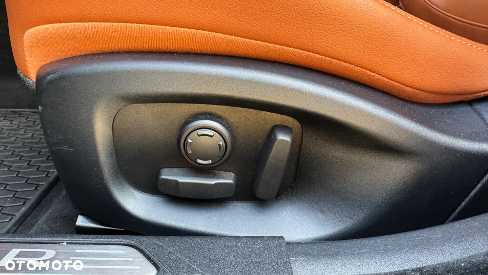 Jaguar XE - 16