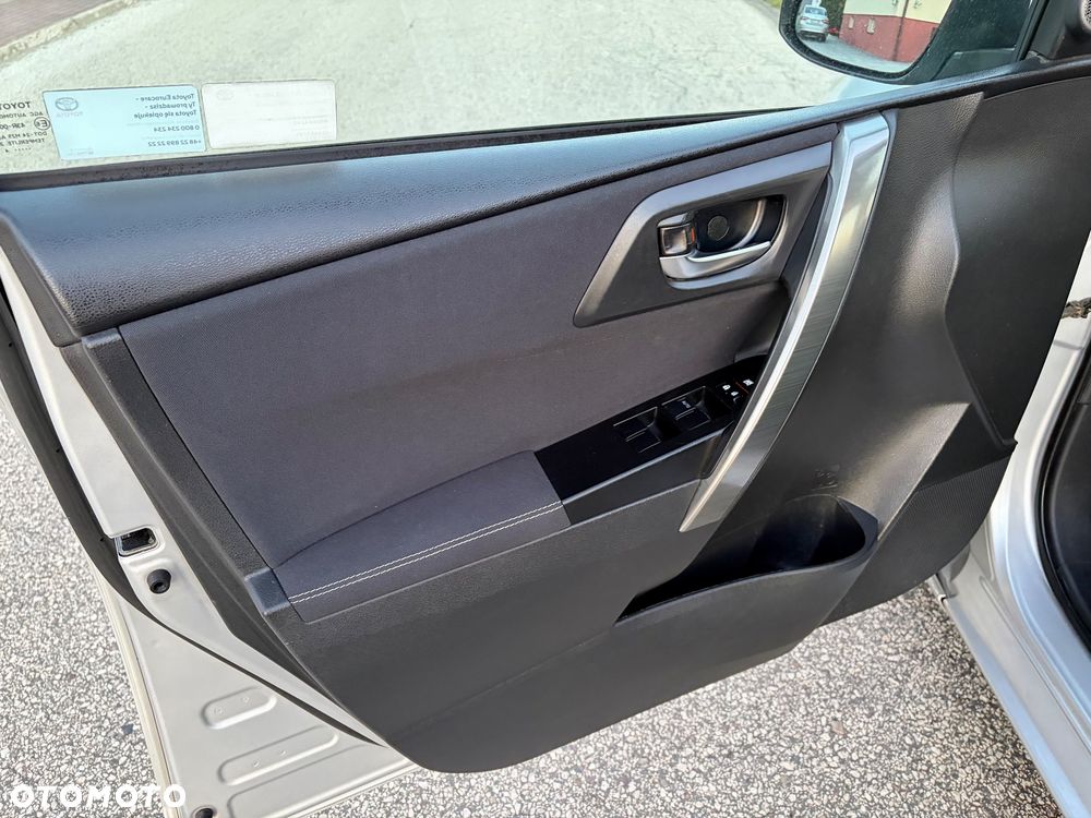 Toyota Auris 1.4 D-4D Premium + EU5 - 28