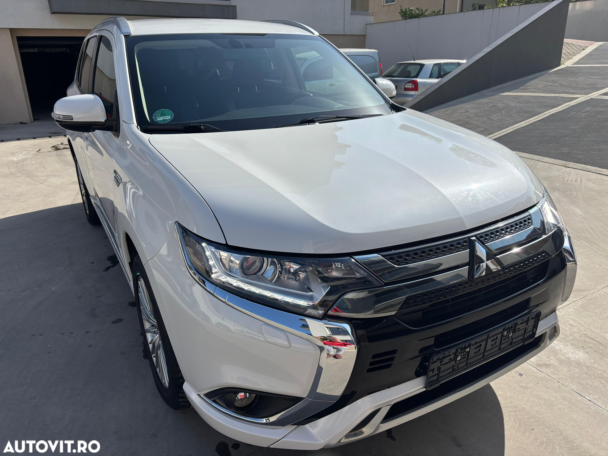 Mitsubishi Outlander 2.4 4WD Plug-In Hybrid Diamant+ - 2