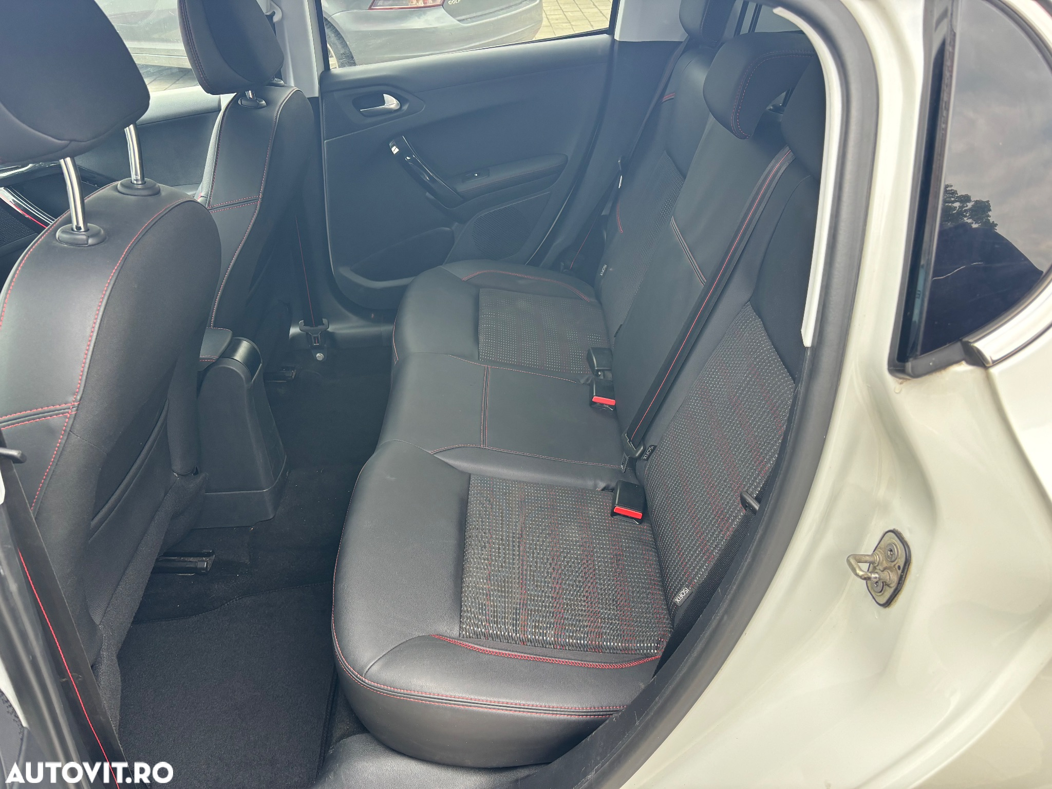 Peugeot 208 1.2 L PureTech Turbo Allure Aut. - 8