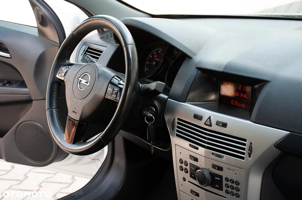 Opel Astra GTC 1.6 - 34