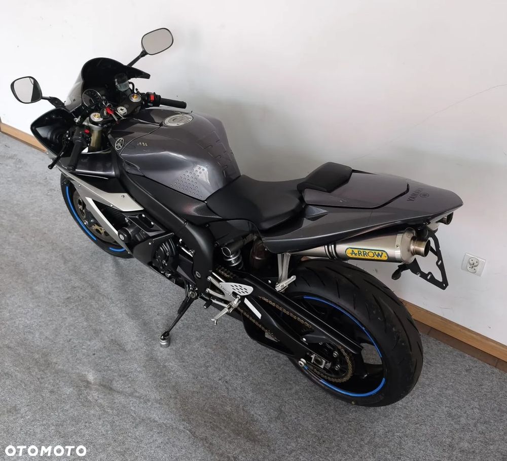 Yamaha R1 - 13