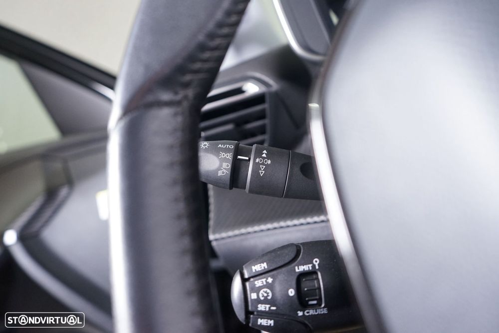 Peugeot 2008 PureTech 100 Allure - 24