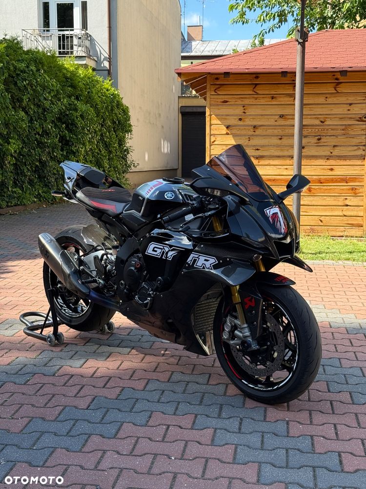 Yamaha R1 - 1