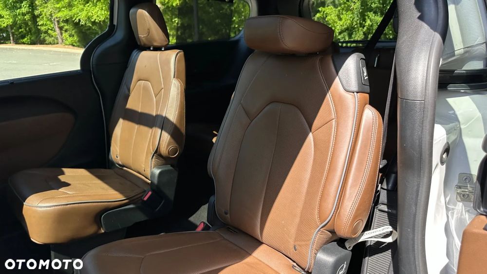 Chrysler Pacifica - 20