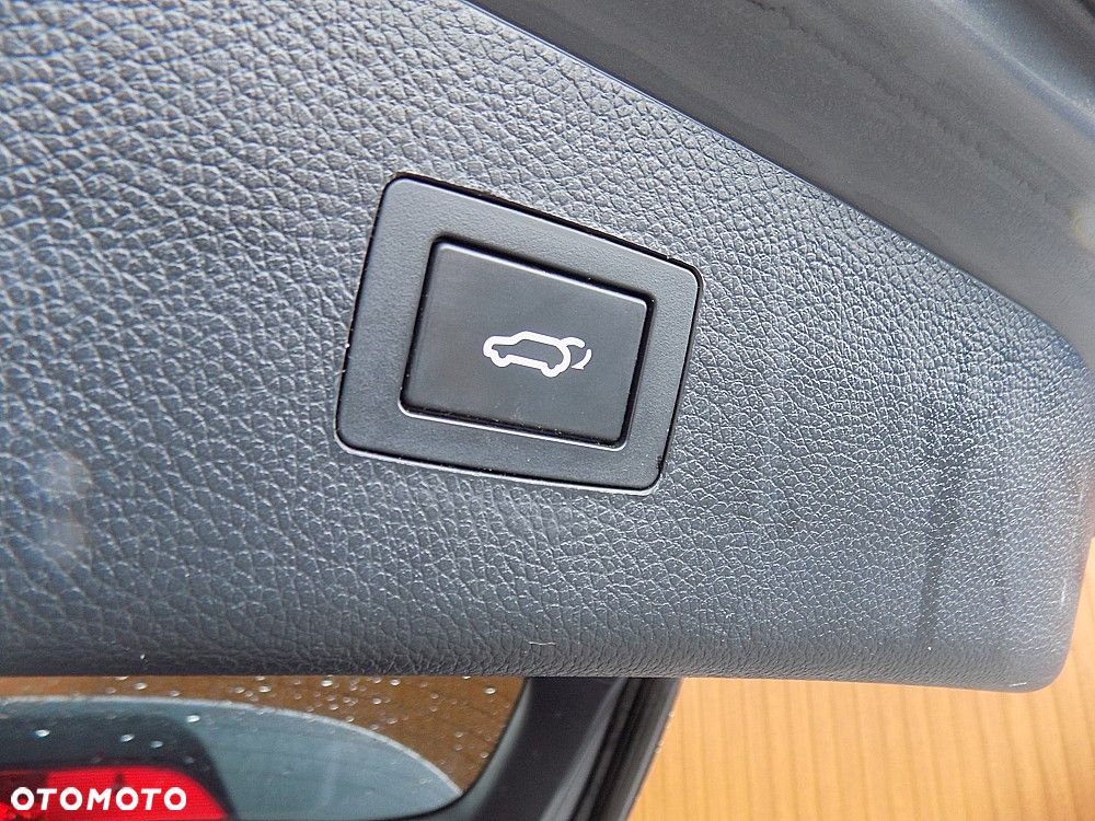 Hyundai i40 i40cw 1.7 CRDi Automatik Fifa World Cup Edition Gold - 25