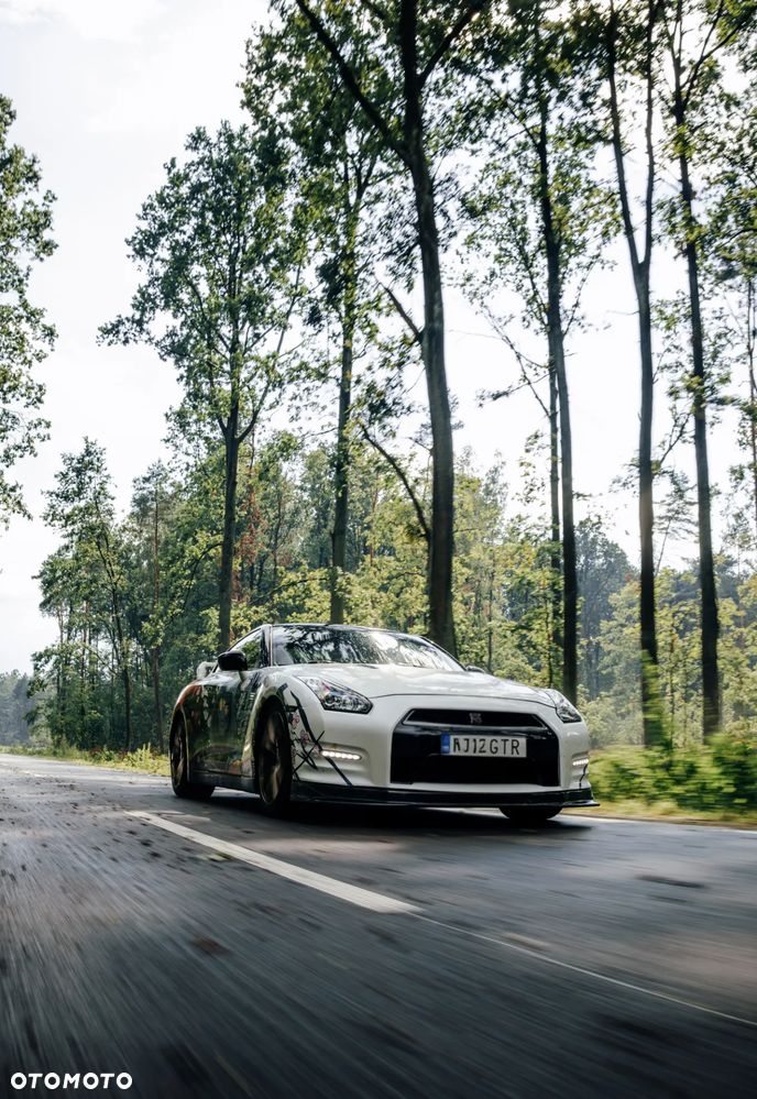 Nissan GT-R - 5