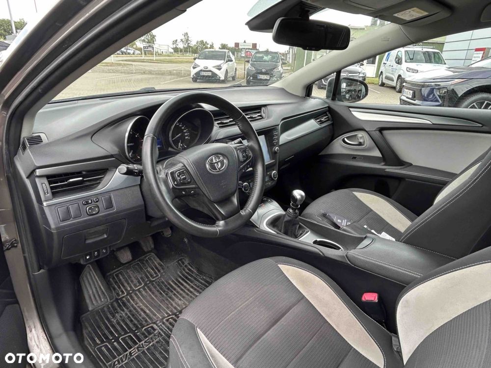 Toyota Avensis Touring Sports 1.8 Business Edition - 10