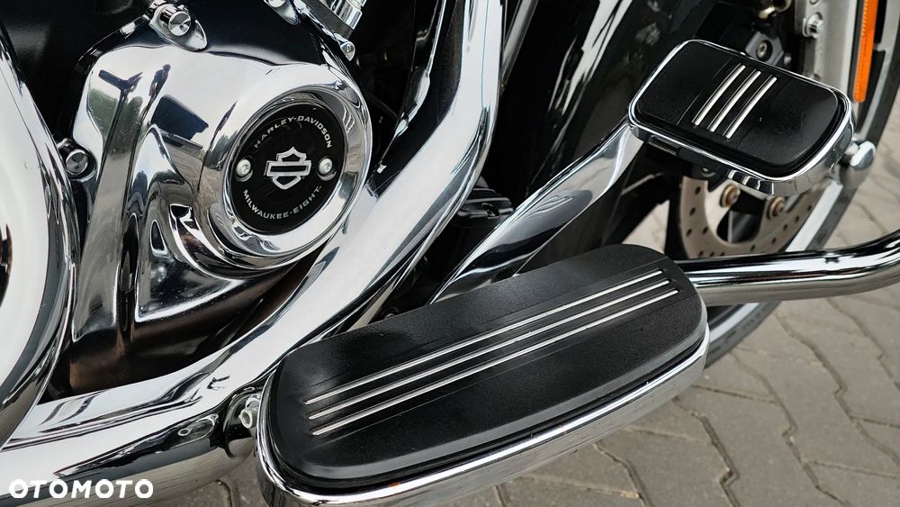 Harley-Davidson Touring Road Glide - 22